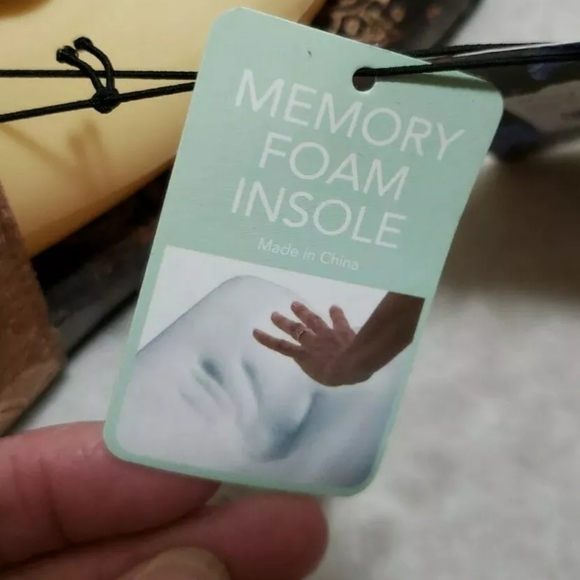 MUK LUKS Thong Sandals Memory Foam Insole - Picture 6 of 8